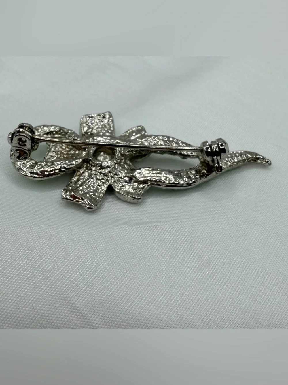 Vintage Flower Brooch Pin Green Enamel Rhinestone Ribbon Silvertone